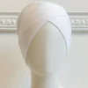 Bonnet Croisé Blanc sur mannequin