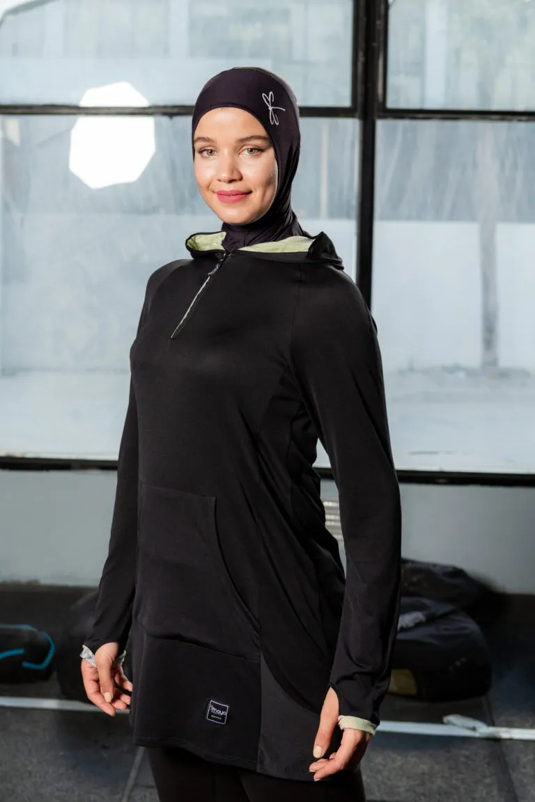 Sporty Women's Veiled Black Pullover