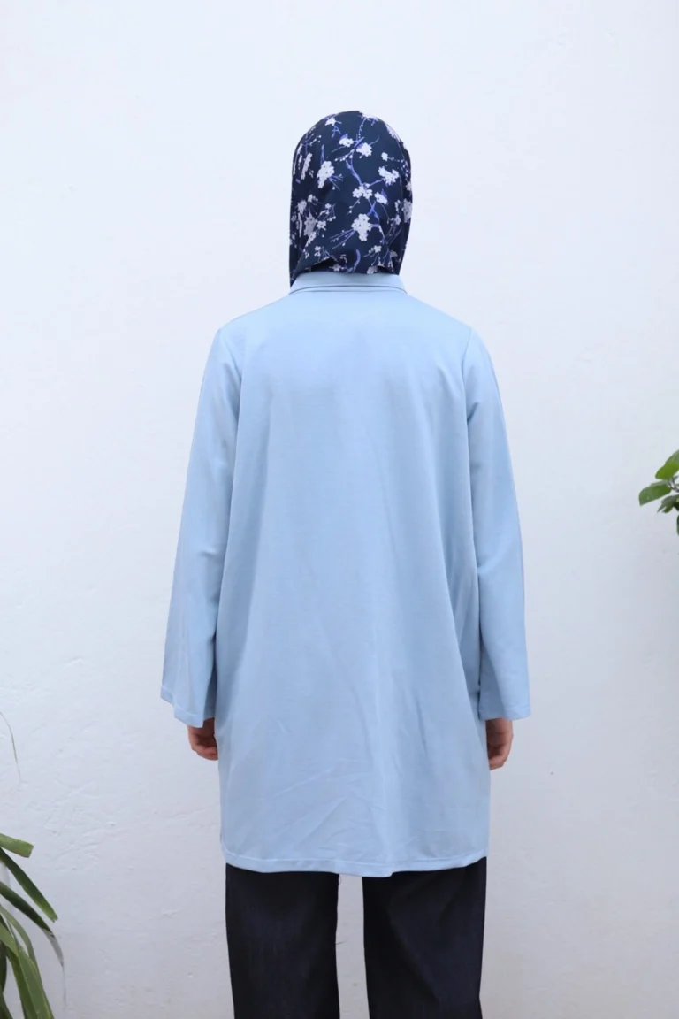 Pull Long Col Chemise avec Zip MAYA Bleu pose dos