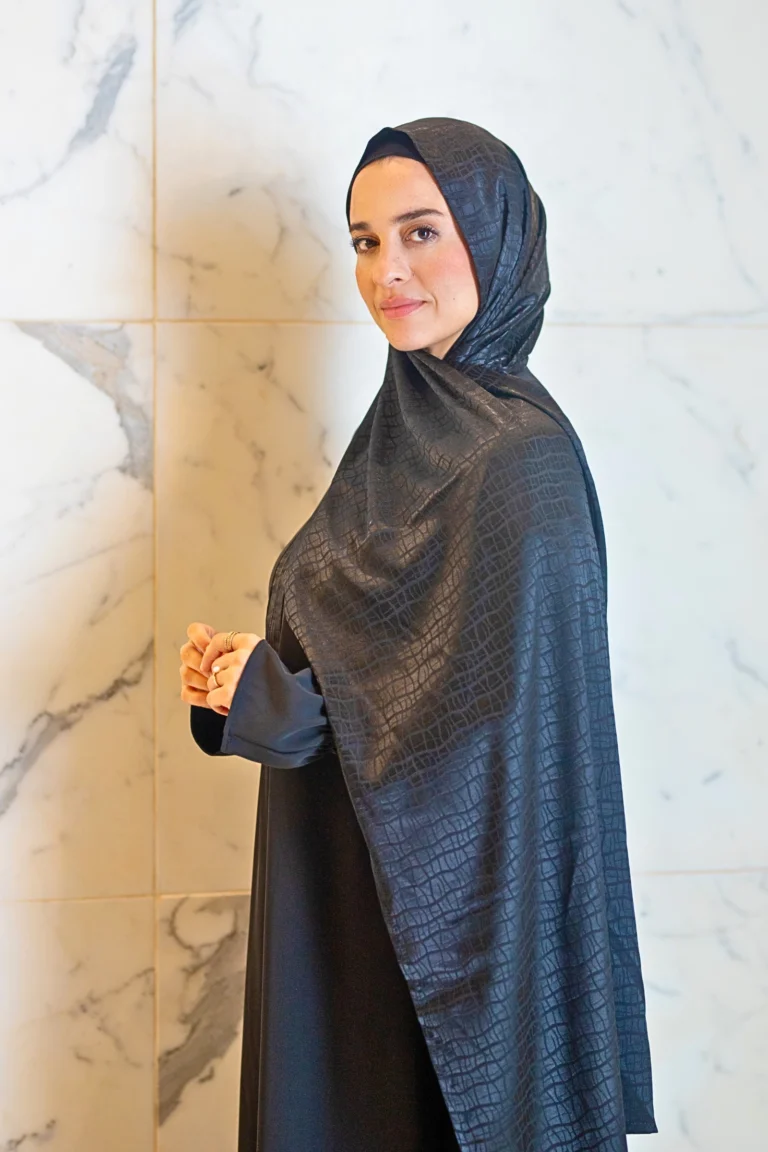 Tenue de prière noir zoomé