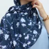 Hijab Chiffon Bleu Marine à Fleurs Blanches Sakura