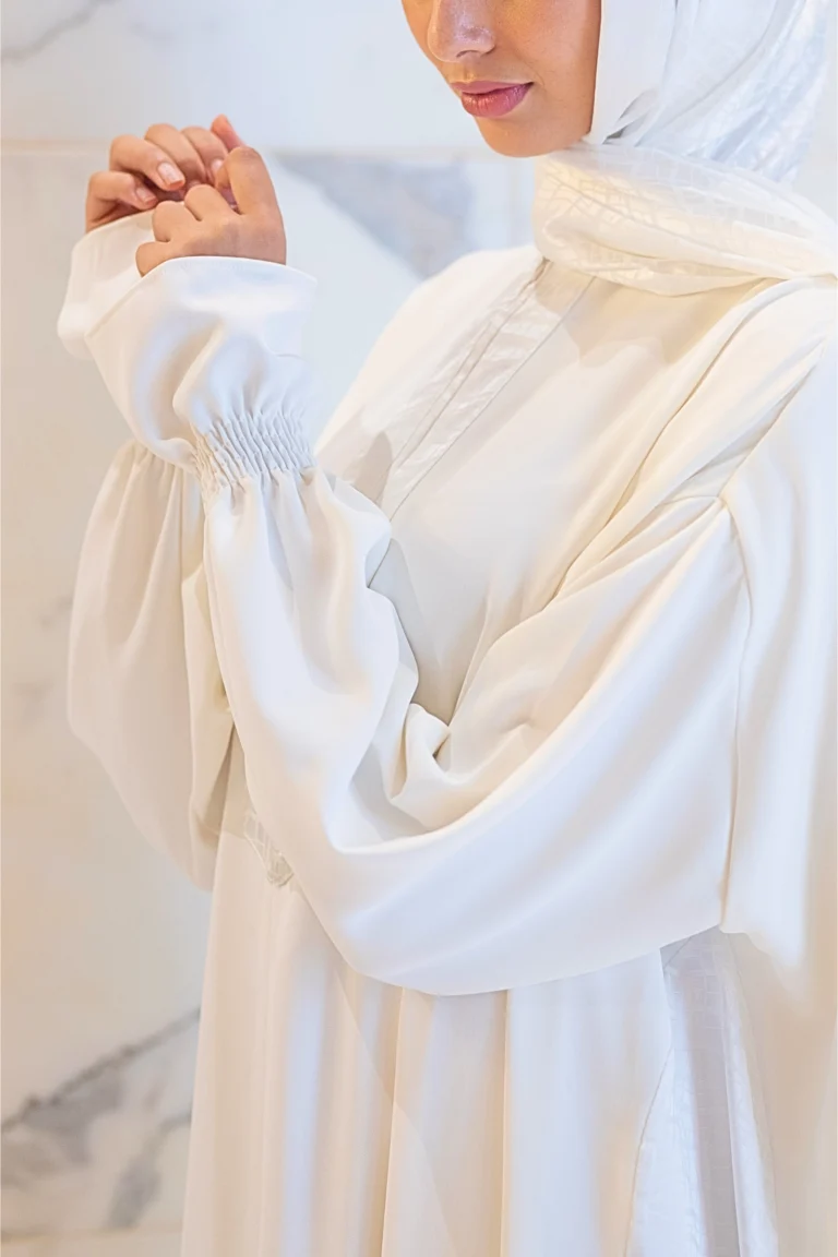 Tenue de Prière Blanche details main