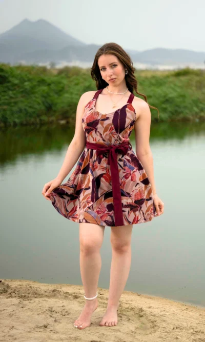 Maillot Robe Bordeaux Motif Tropical et Short Intégré