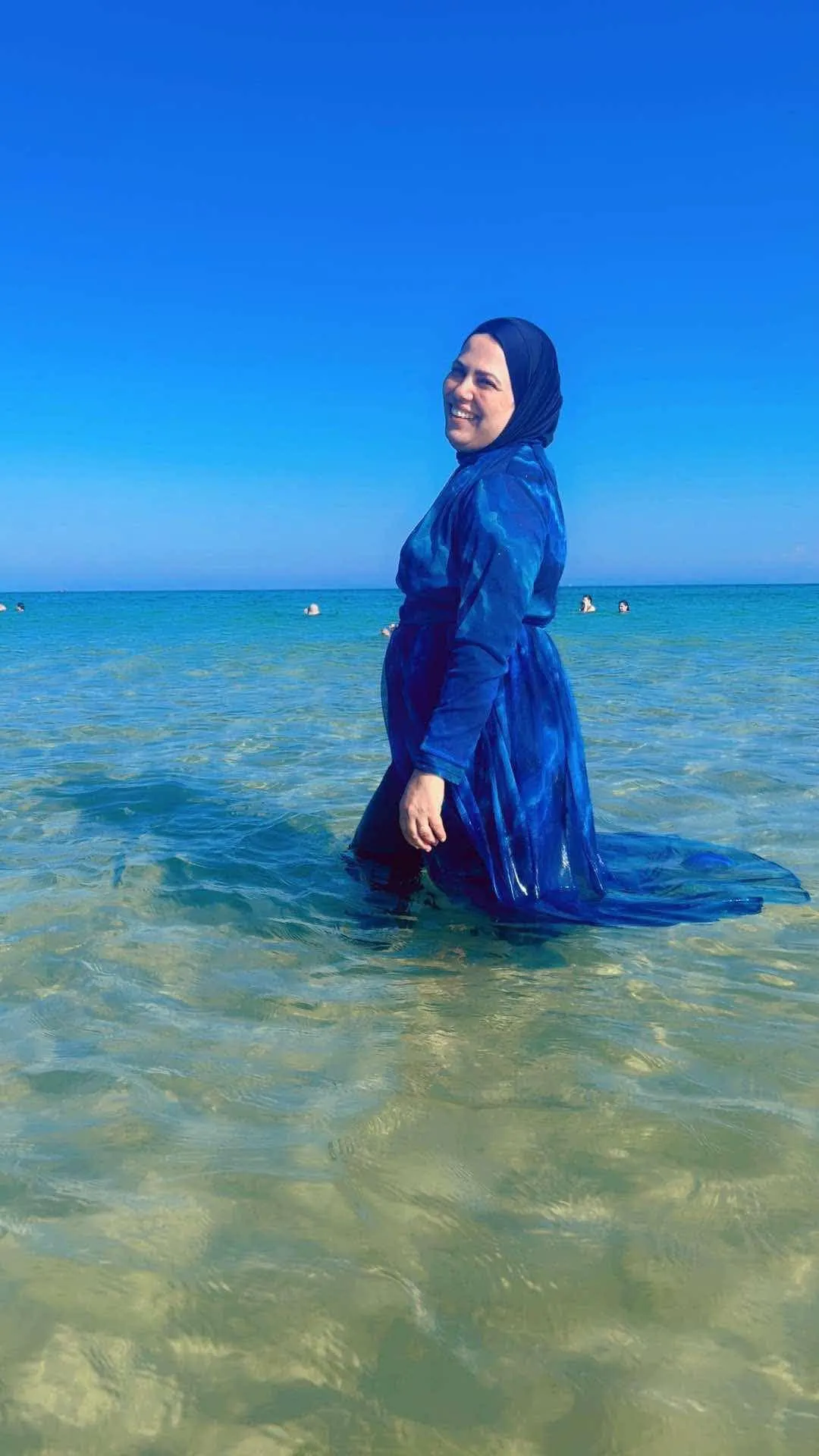 Click to view full screen Burkini Moderne Aquarelle Bleu : Maillot de Bain 4 Pièces avec Tunique Légère photo review