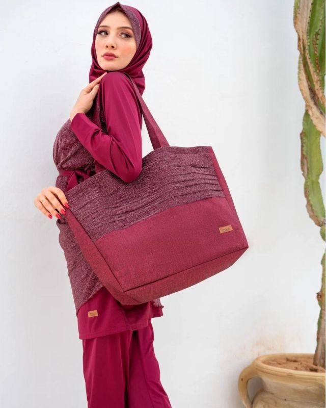 ✨ Discover our Chic Bordeaux Beach Bag from the brand Maya. ❤️ 
This bag combines elegance and practicality for your sunny beach days. 🌊
Its burgundy hue adds a sophisticated touch, while its spacious design allows you to carry your essentials in style. Whether you’re on vacation or simply relaxing by the water, this bag will be your perfect companion.🤍
#fashionista #fashion #fashionstyle #fashionmodel #fashionlover #fashionblogger #fashionweek #fashionnova #fashionable #FashionAddict #fashiondesigner #fashionphotography #summer #summer #summer2024 #summersale #summertime #summerstyle #summervibes #love #loveyourself #loveit #photography #photographylovers #photographyart #photographylife #photographylover #photographyeveryday #photographychallengechallengeraphychallengechallenge