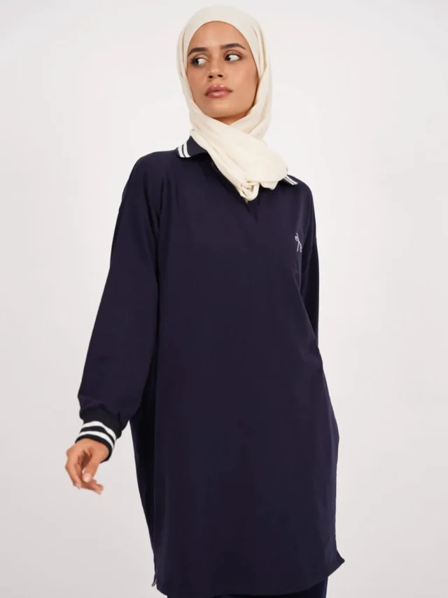 👕✨ Polo Femme Manche Longue – Bleu Marine
🔥 En Promotion – dispo en tailles 1, 2, 3
✔️ 100% coton premium, doux & respirant
✔️ Coupe ample & col chic
✔️ Look sport-chic ou élégant
Un basique intemporel à ajouter à votre dressing 🖤